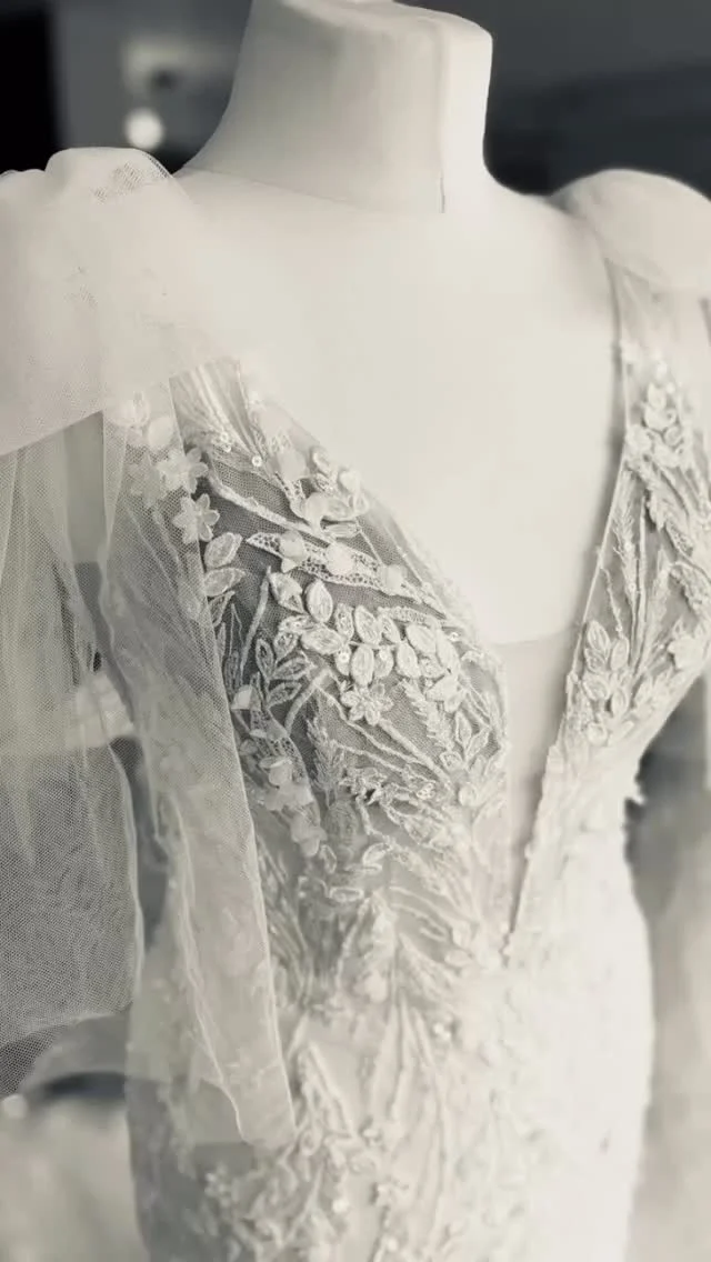 @bylillianwest 
@adriana_alier_bridal