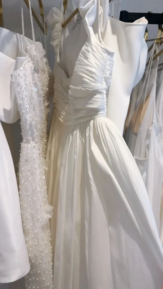 BYWATTERS ..... LAST FEW SALE MINIS 
@£150

CHILL PILL  US 8 
PAVLOVA US 8
GROOVY US 6
FLIPSIDE US 10 

We have loved having these!! Simply gorgeous, fun, chic and perfect for evening dress, hen dos, honeymoons or just for everyday wear from now up to the wedding day!!