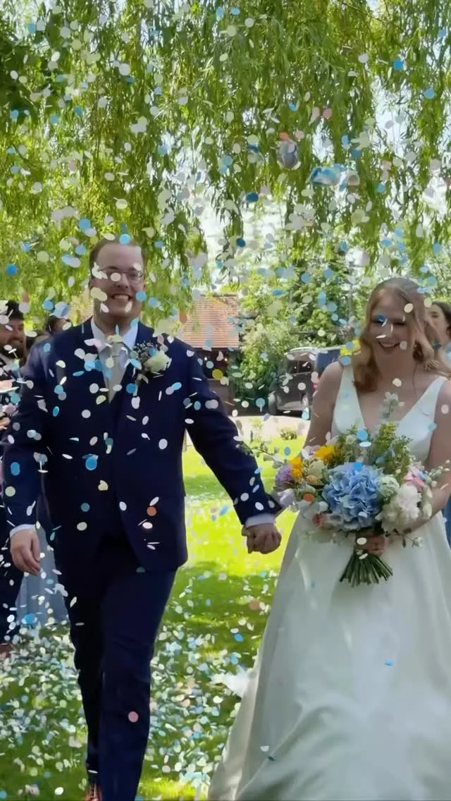 B E T H A N 

Pure romantic joy 🤍 Congratulations beautiful Bethan! Xx 

@theweddingedit.uk 

@flossandbea_weddings 
@oakandivyflorists 
@zarabeautifulhairmakeup 
@whiteboutique29 
@white_hyacinth_cake_design 
@rugbydiscos 
@wigornia4tet 
@nuthurstgrangehotel