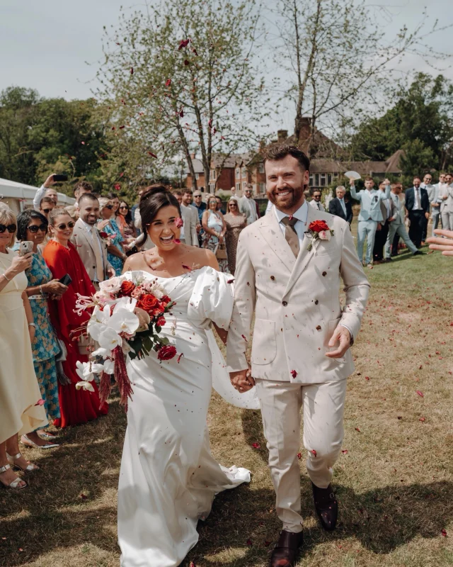 B R O O K E...... and her epic sleeves....... and hubba!! 

And a moment for our most epic sleeve creation yet! @enzoani_official @the_seamstresses @sally.a.brown 

@markbamforthphotography Moments from this beautiful back garden celebration for B&D. 

Photographer @markbamforthphotography 
Planner @alexisweddingandeventplanning 
Florist @oakandivyflorists