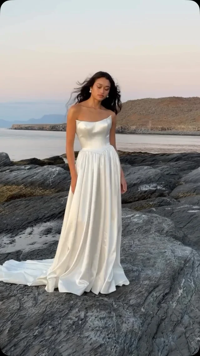 A liquid satin dream, beautiful cat-eye neckline and effortlessly flattering A-line silhouette, this Wilderly gown is made for the bride who wants to feel truly special.

Could she be the one for you?

Book your bridal appointment with us now — link in bio.

#WilderlyBride #WeddingDress #WeddingDressShopping #WarwickshireBride #TheWhiteBoutique

The White Boutique

Bridal Boutique in Warwickshire